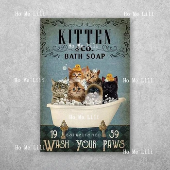 Сладка котка мие лапите си във вана Спалня Баня Стени, украсени с метални плаки