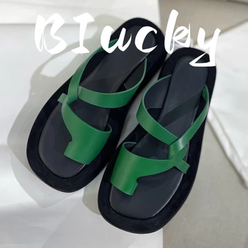 Дамски чехли Дамски сандали 2023 Нов плътен цвят кожена горна ежедневна пазаруване Универсален дизайн на ключалката